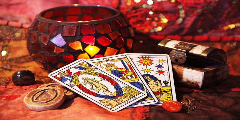 Image of fortune-telling tarot cards.